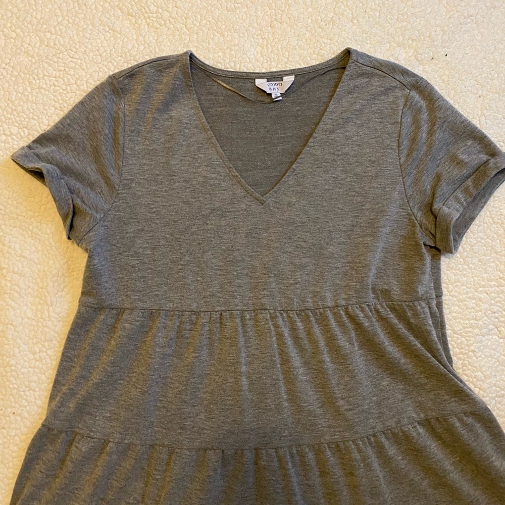 Crown and Ivy gray short sleeved tiered dress